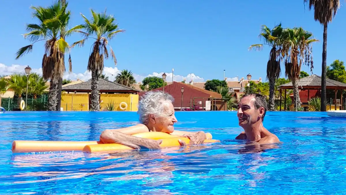 Piscina de Terreno industrial en venta en Estepona