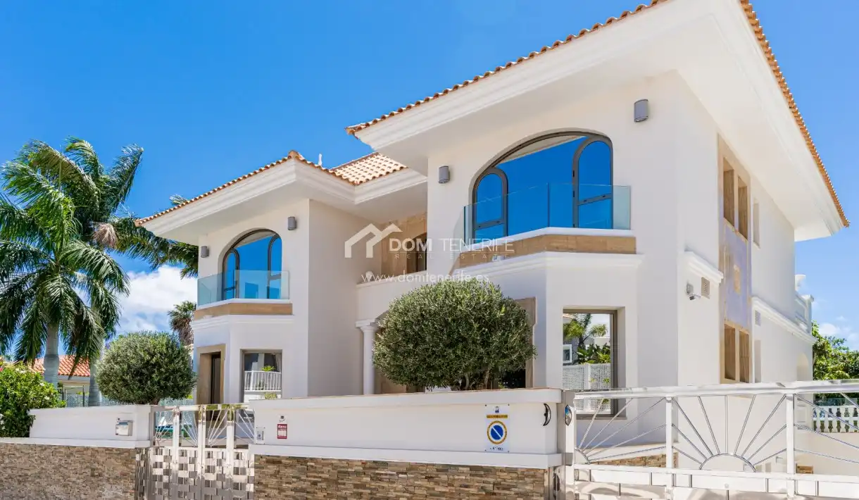 Vista exterior de Casa o chalet en venta en Adeje con Jardín privado, Terraza y Trastero