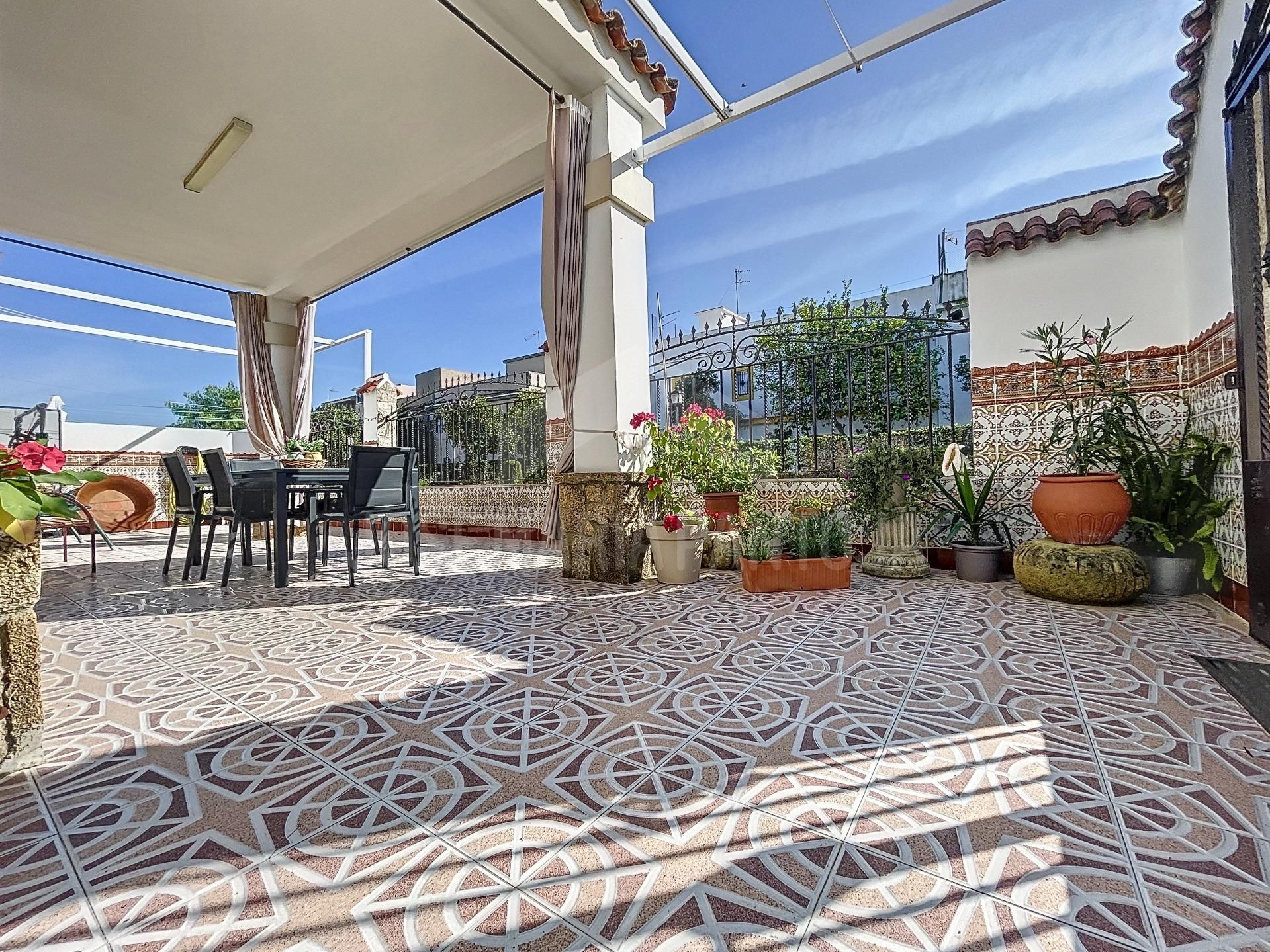 Casa adosada en venda a Caballero Bonald - San José Obrero - Guadalcacín