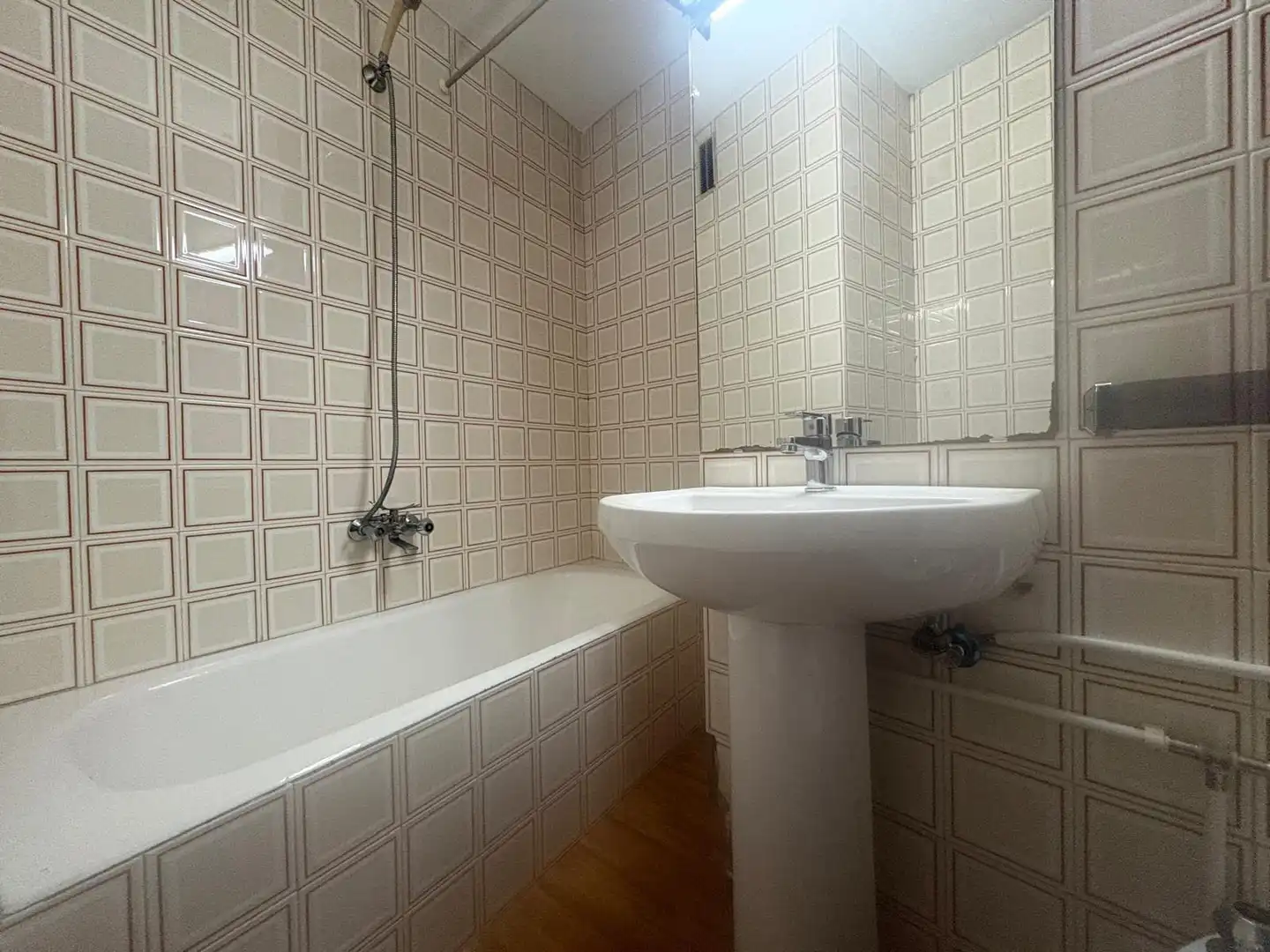 Baño de Piso en venta en Algeciras con Terraza y Balcón