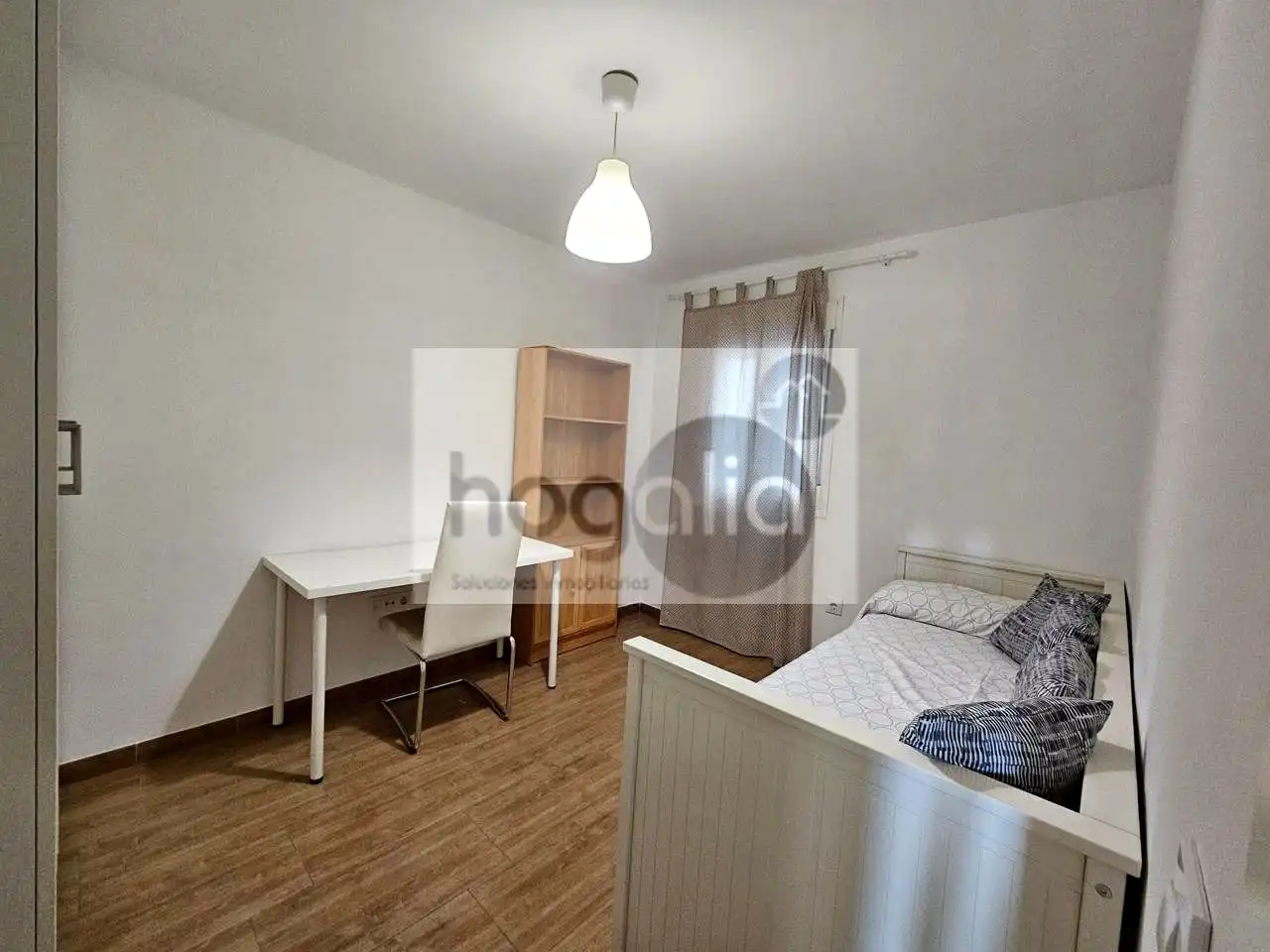 Schlafzimmer von Wohnung zur Miete in Sevilla mit Klimaanlage, Terrasse und Möbliert