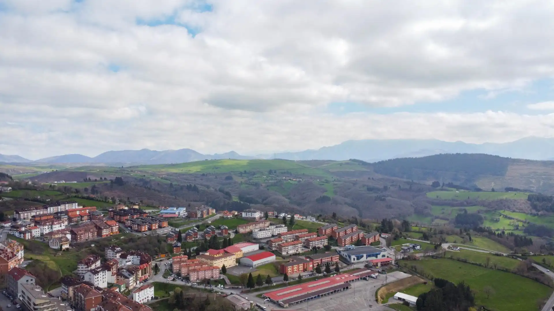 Casa adosada en venta en CIMADEVILLA, 28, Tineo
