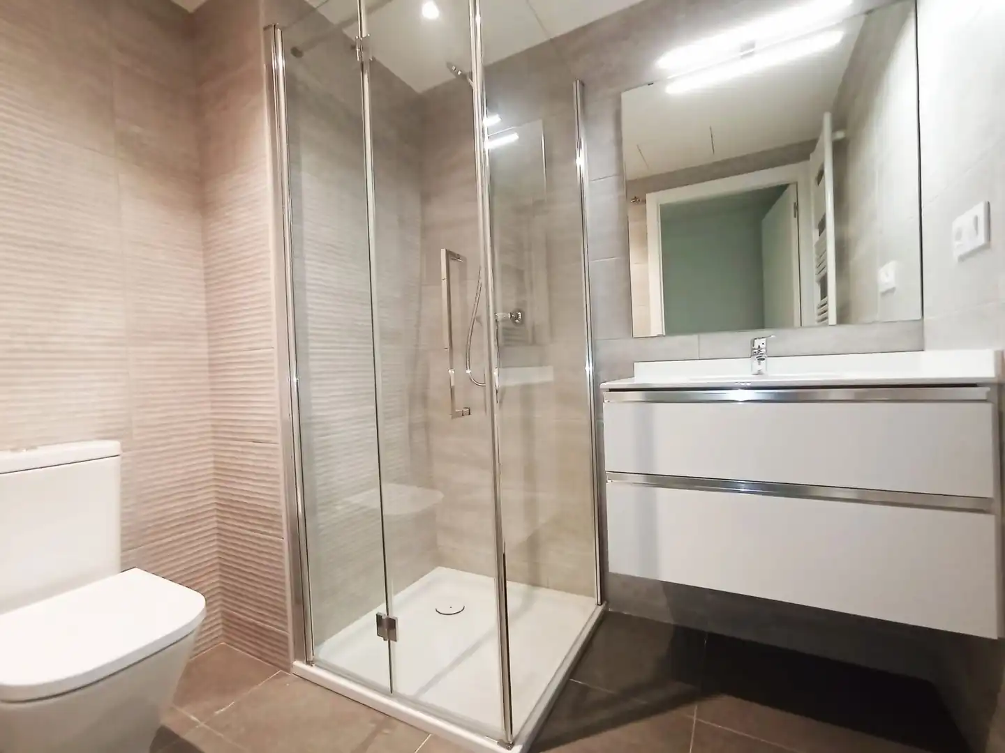 Bathroom of Flat for rent in Terrassa  with Air Conditioner, Heating and Terrace