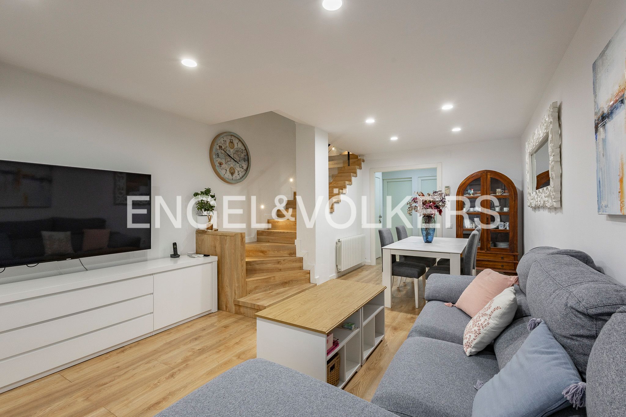 Sala de estar de Casa o chalet en venta en L'Hospitalet de Llobregat con Aire acondicionado, Calefacción y Parquet