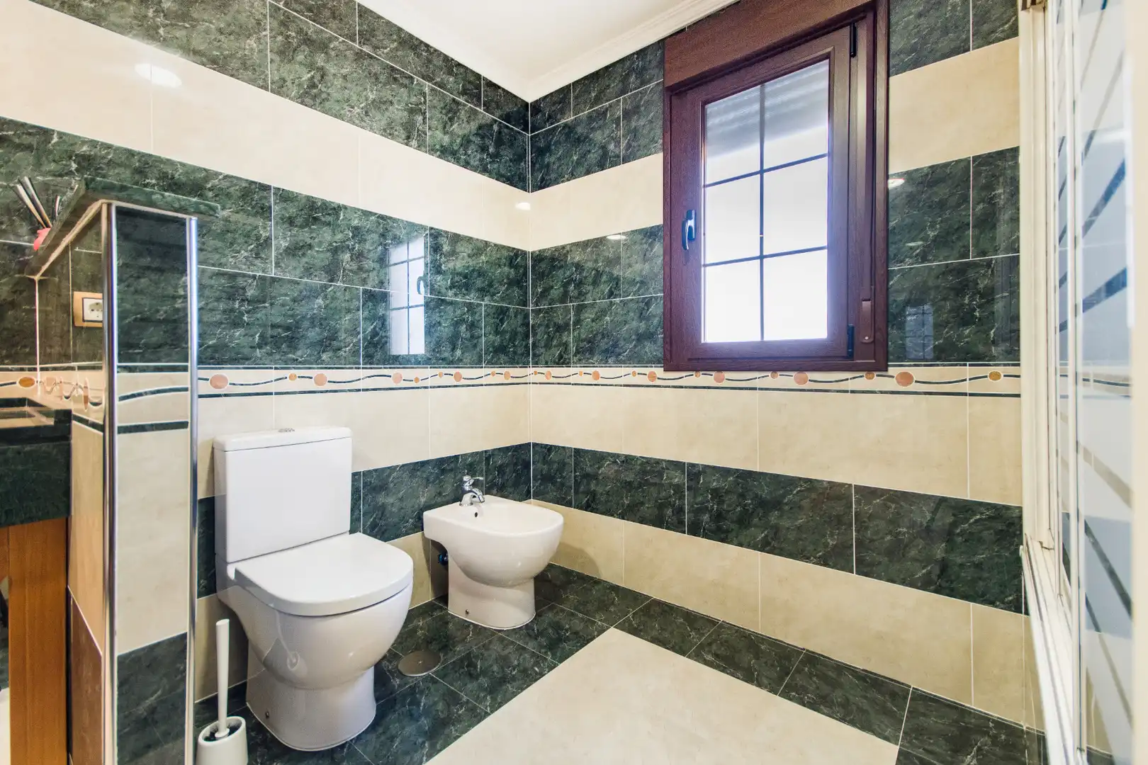 Bathroom of Houses for sale in Aranjuez  with Air Conditioner, Heating and Private garden