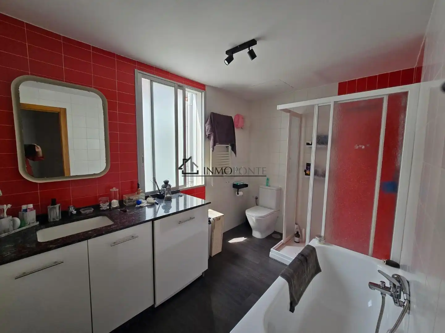 Bathroom of Flat for rent in Pontevedra Capital   with Heating, Terrace and Oven