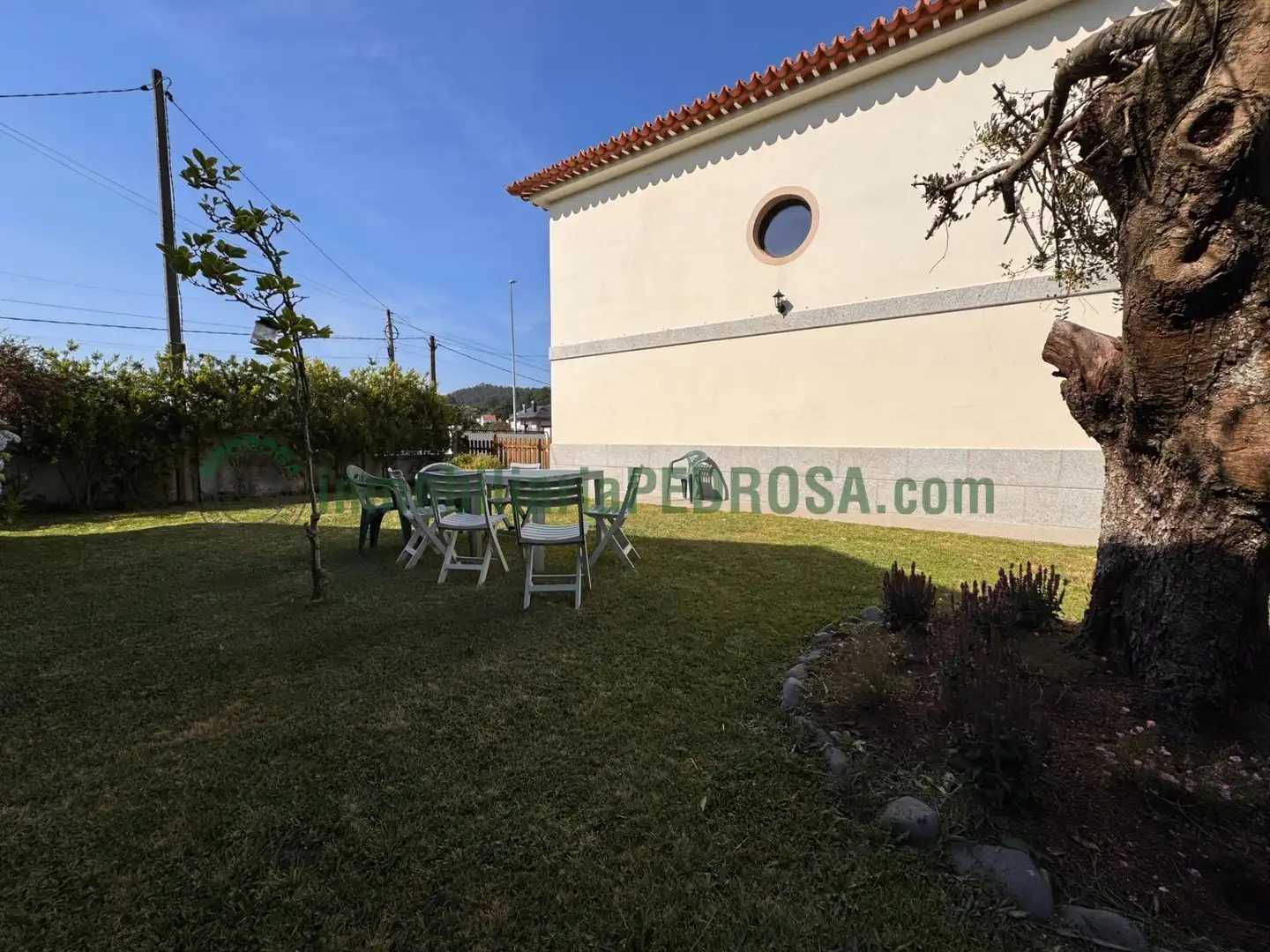 Vista exterior de Casa o xalet en venda en Pontevedra Capital  amb Calefacció, Jardí privat i Traster