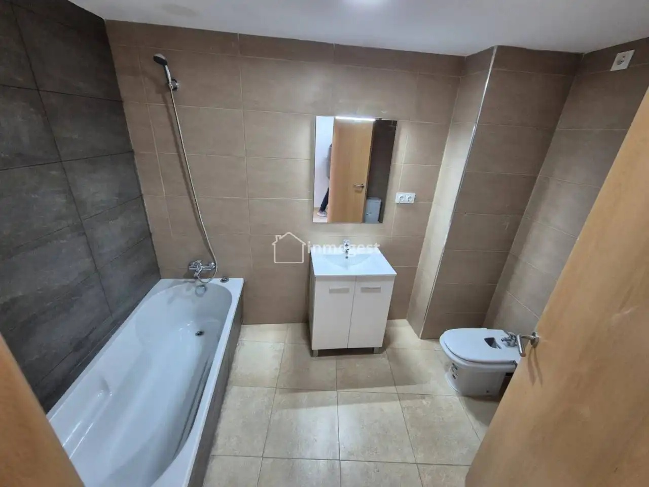 Baño de Piso en venta en Flaçà con Aire acondicionado, Calefacción y Jardín privado