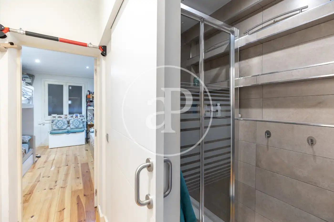 Bathroom of Flat for sale in Barcelona  with Air Conditioner and Heating