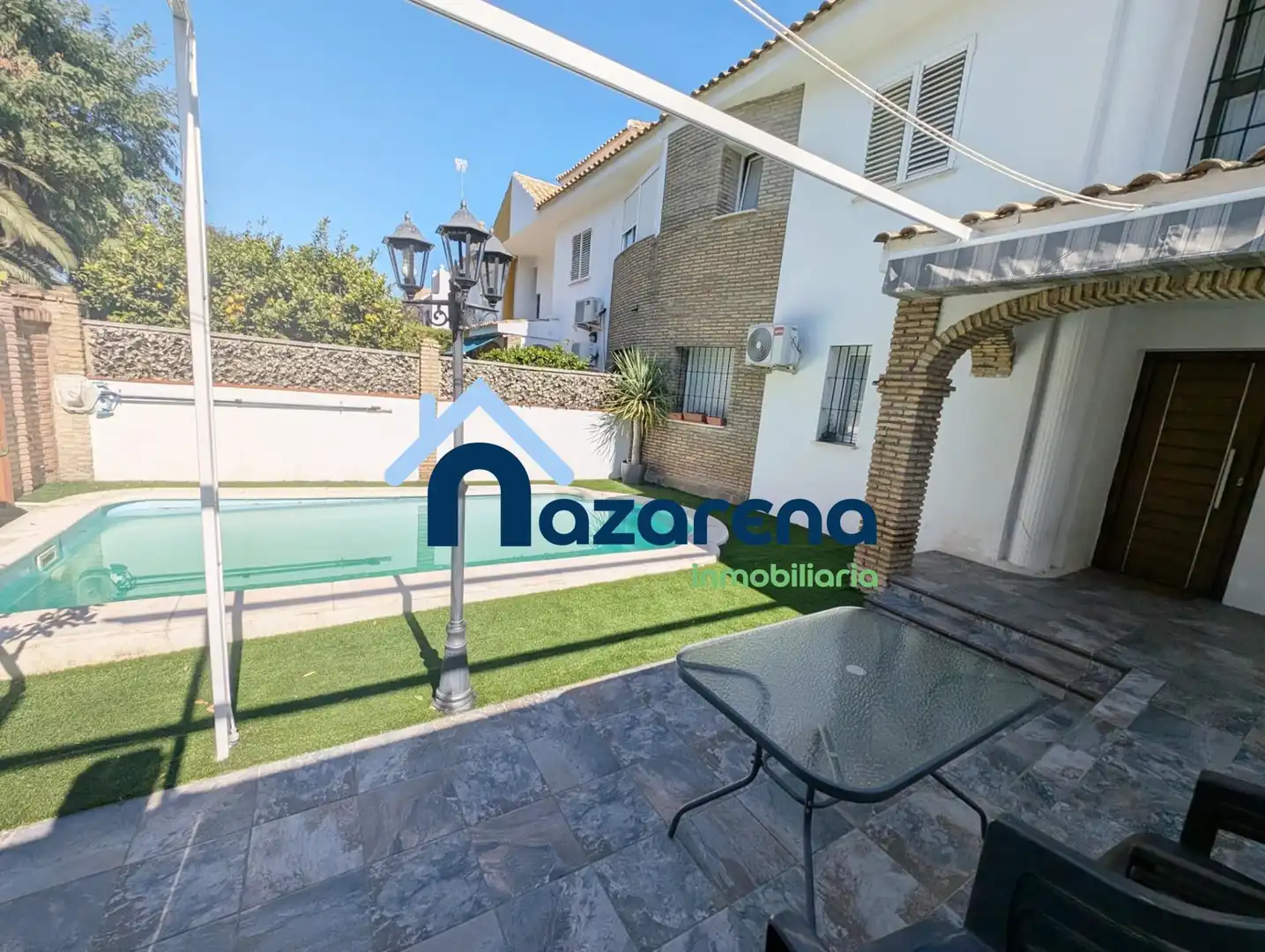 Piscina de Casa o xalet en venda en Dos Hermanas amb Aire condicionat, Jardí privat i Parquet