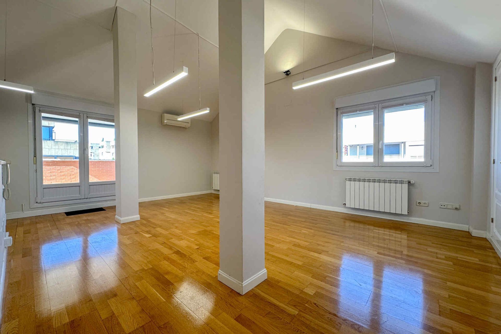 Single-family semi-detached to rent in  Madrid Capital  with Air Conditioner, Heating and Private garden