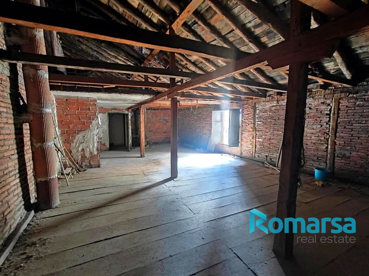 Building for sale in Segovia Capital