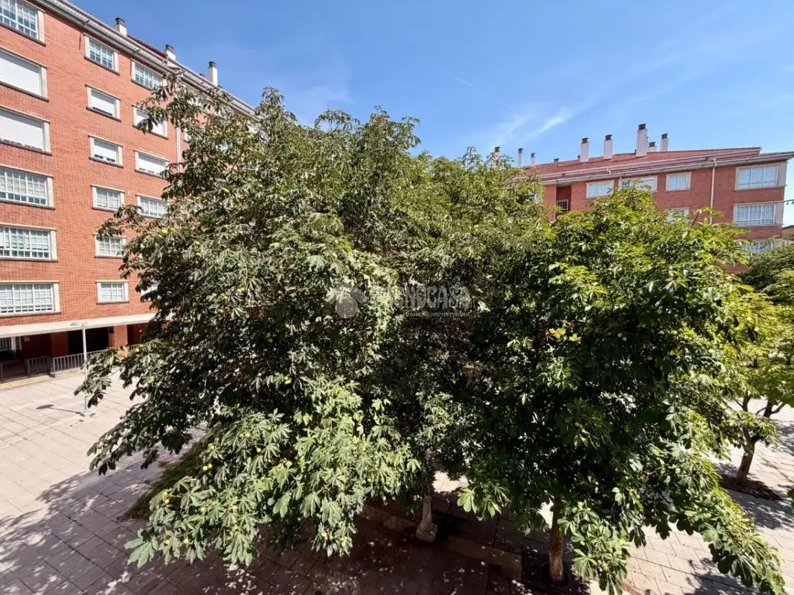 Exterior view of Flat for sale in León Capital 