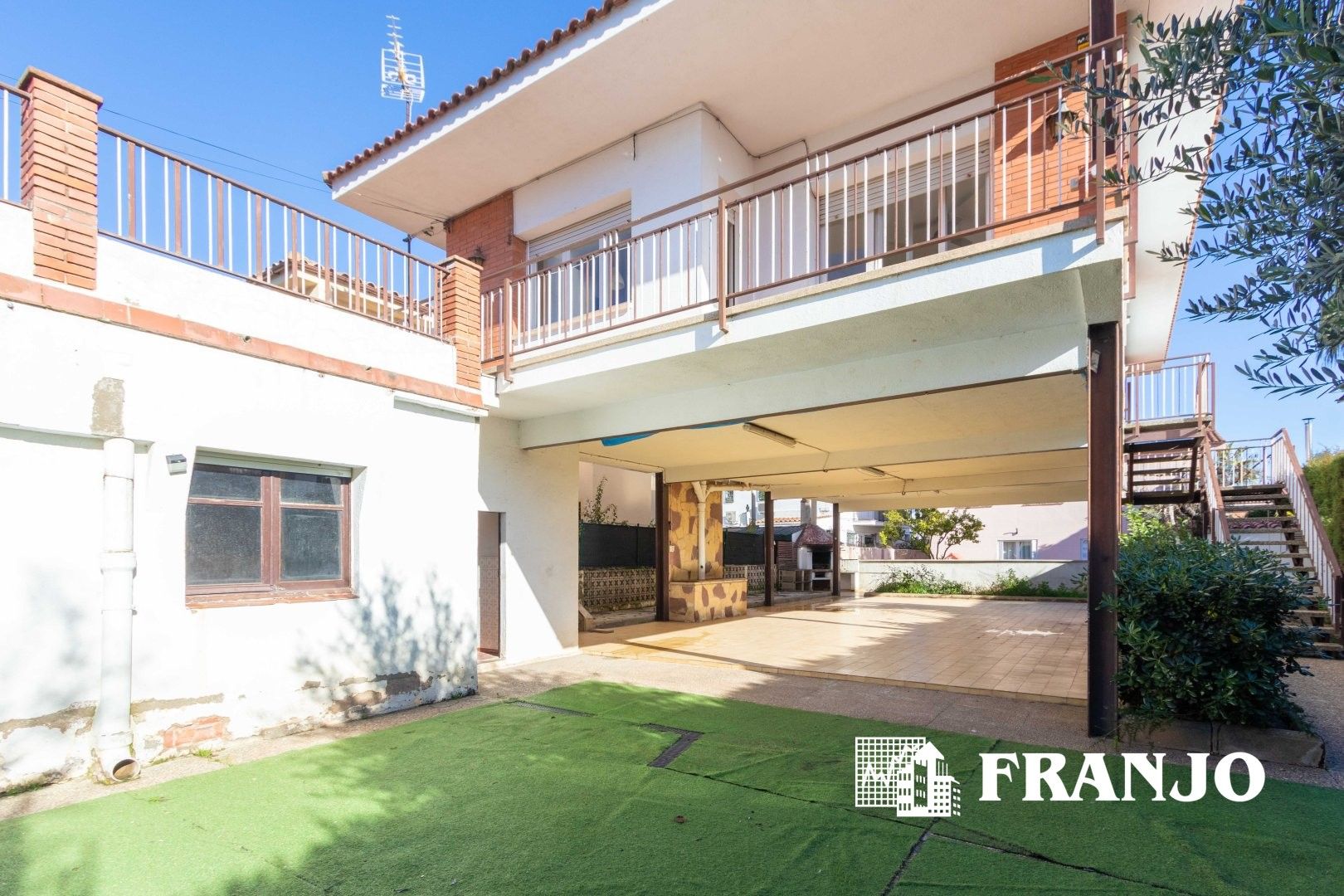 Vista exterior de Casa o chalet en venta en Barberà del Vallès con Calefacción y Terraza