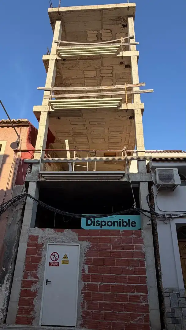 Vista exterior de Edifici en venda en Alicante / Alacant