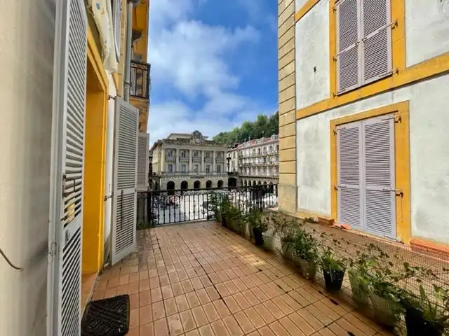 Flat for rent in Constitución Plaza, 145, Parte Vieja