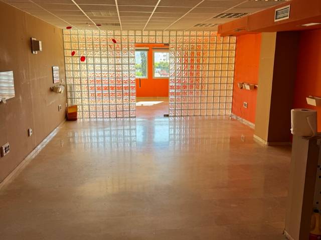 Local comercial en Alquiler en Avenida de Manuel Fraga Iribarne, 15 en La Colina