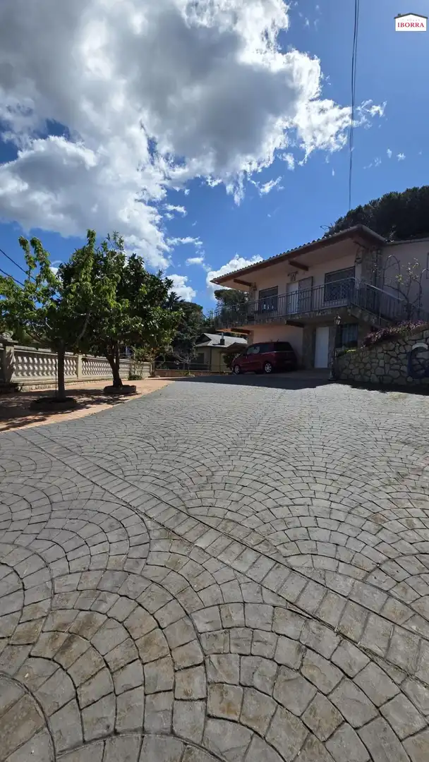 Vista exterior de Casa o xalet en venda en Tordera amb Calefacció, Jardí privat i Traster