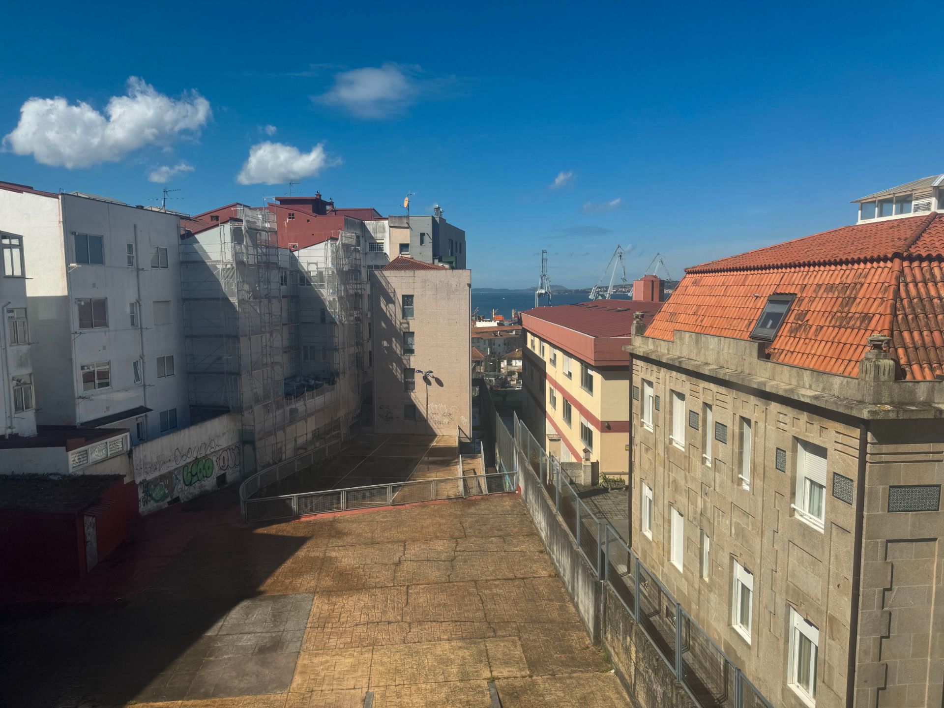 Vista exterior de Oficina en venda en Vigo  amb Terrassa