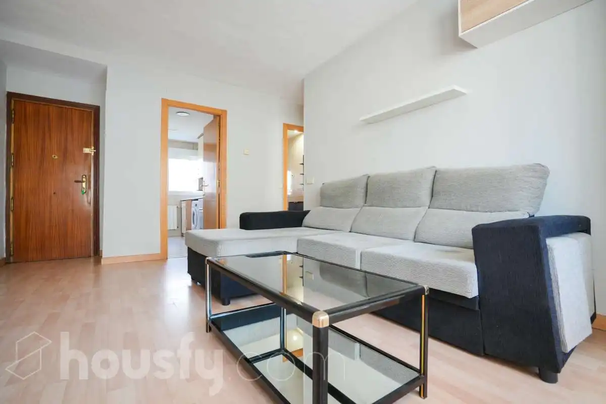 Sala d'estar de Pis en venda en Madrid amb Calefacció, Parquet i Moblat