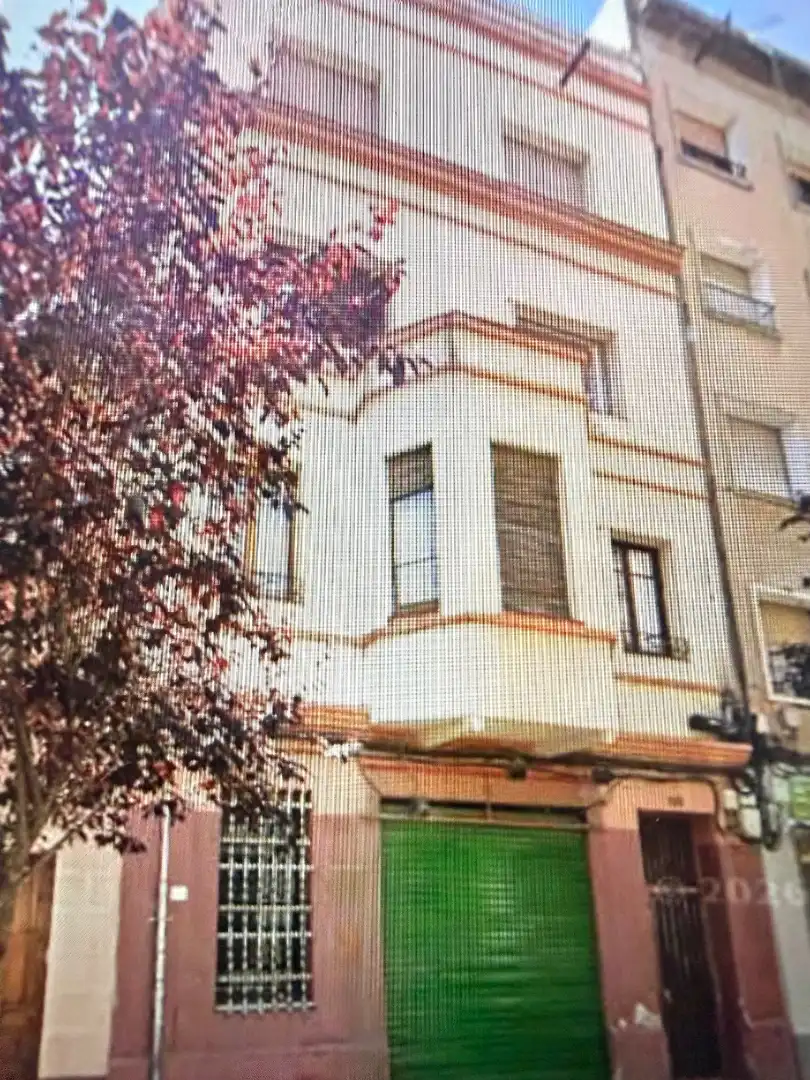 Vista exterior de Edificio en venta en L'Hospitalet de Llobregat