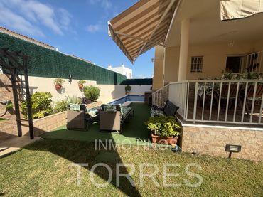 Chalet con balcón en venta en Camí de Cervera