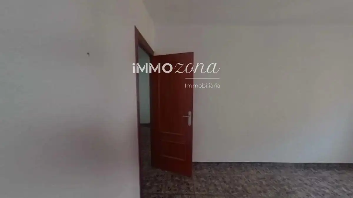 Bedroom of Apartments for sale in Cerdanyola