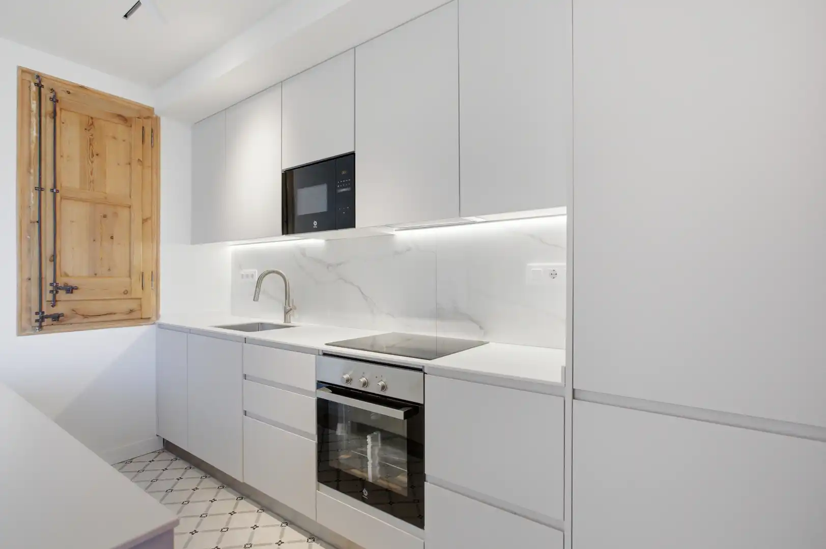 Kitchen of Flat for sale in Barcelona  with Air Conditioner, Heating and Oven