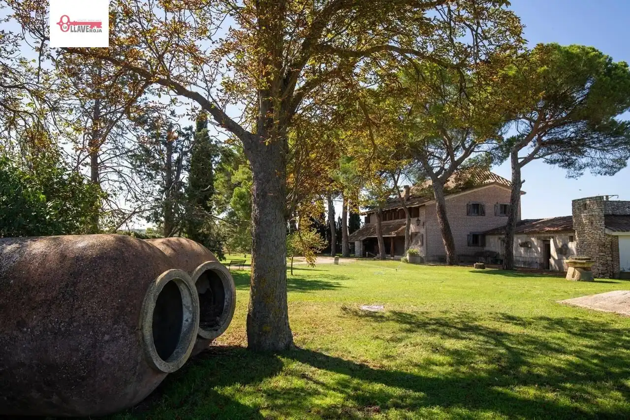 Exterior view of Country homes for sale in Quintana del Puente  with Storage room, Swimming Pool and Furnished