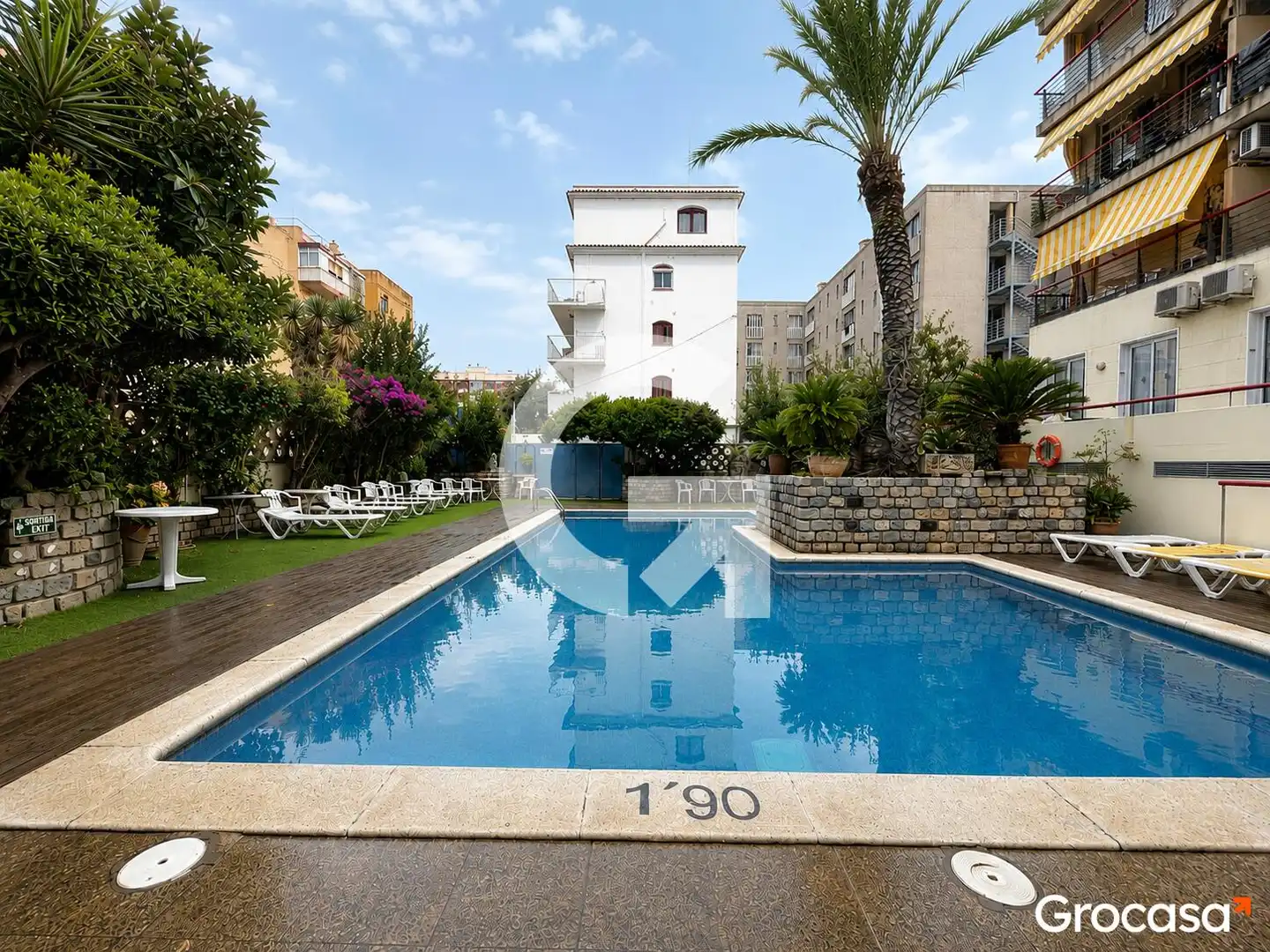 Piscina de Apartamento en venta en Calella con Amueblado, Lavadora y TV