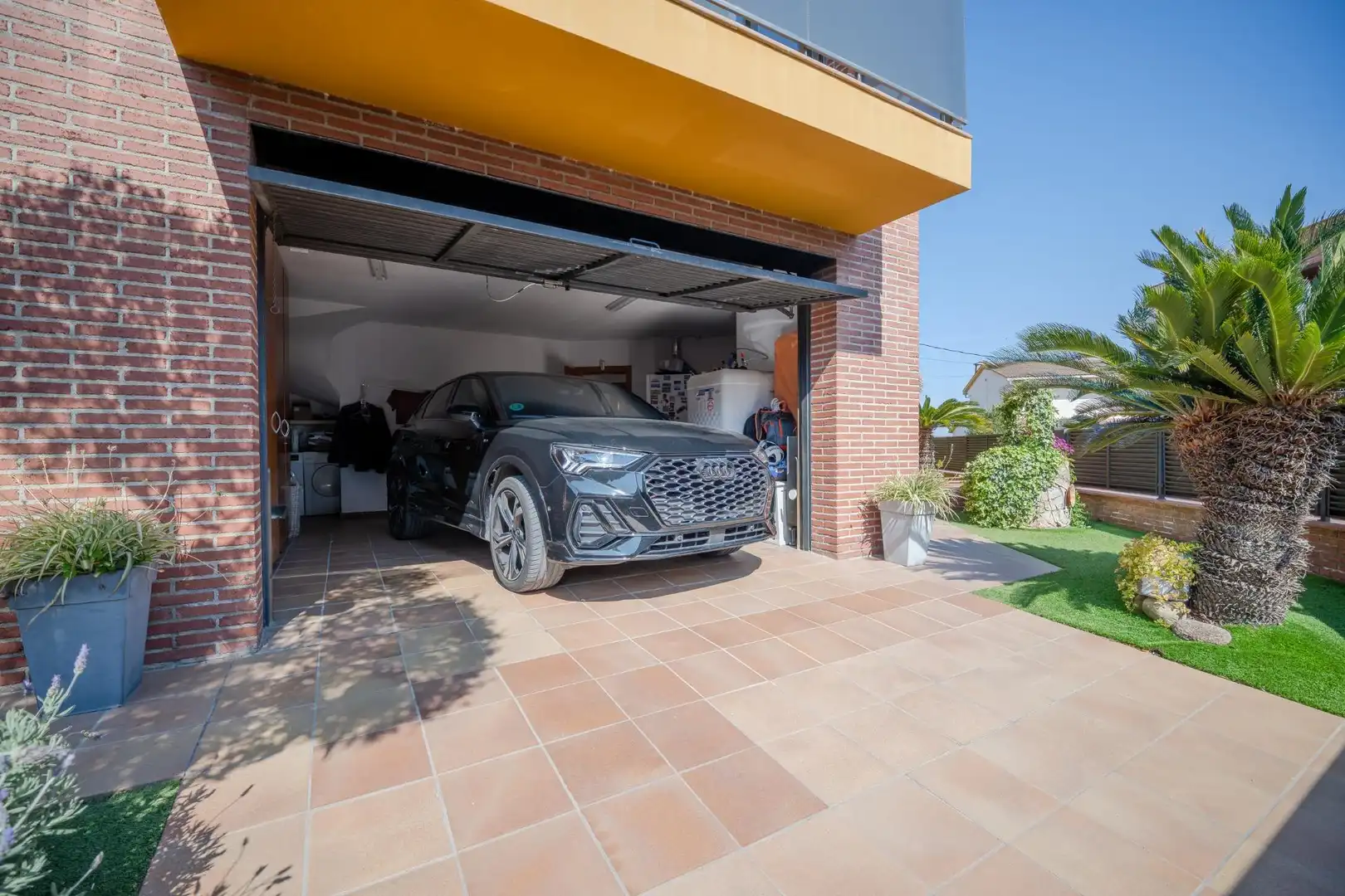 Aparcament de Casa o xalet en venda en Lloret de Mar amb Calefacció, Jardí privat i Terrassa