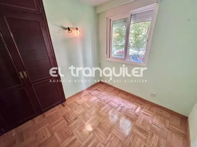 Schlafzimmer von Wohnung zur Miete in Móstoles mit Klimaanlage, Parkett und Terrasse