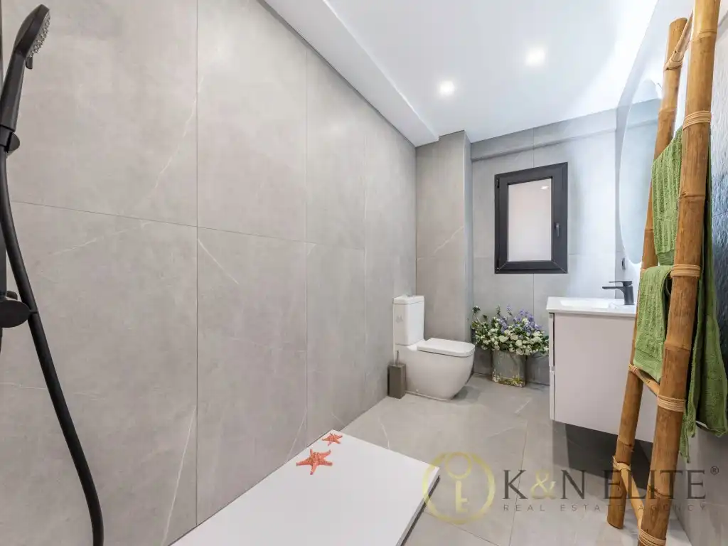 Badezimmer von Wohnung zur Miete in Alicante / Alacant mit Klimaanlage