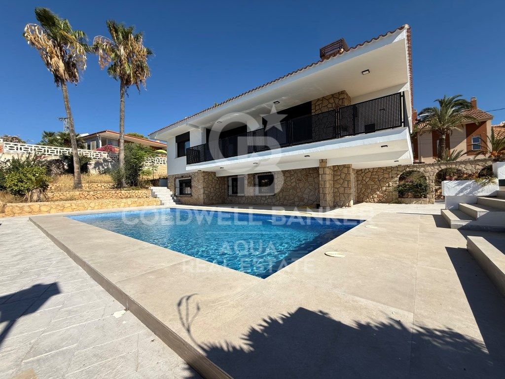 Piscina de Casa o xalet en venda en La Nucia