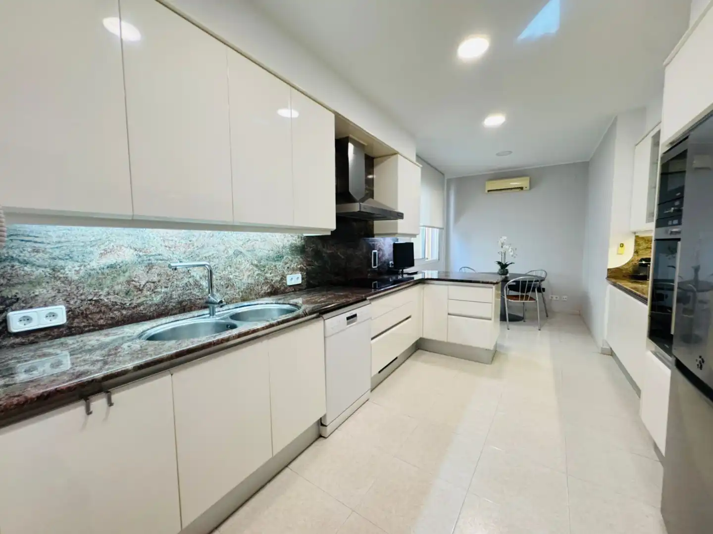 Cocina de Casa o chalet en venta en Figueres con Aire acondicionado, Calefacción y Terraza