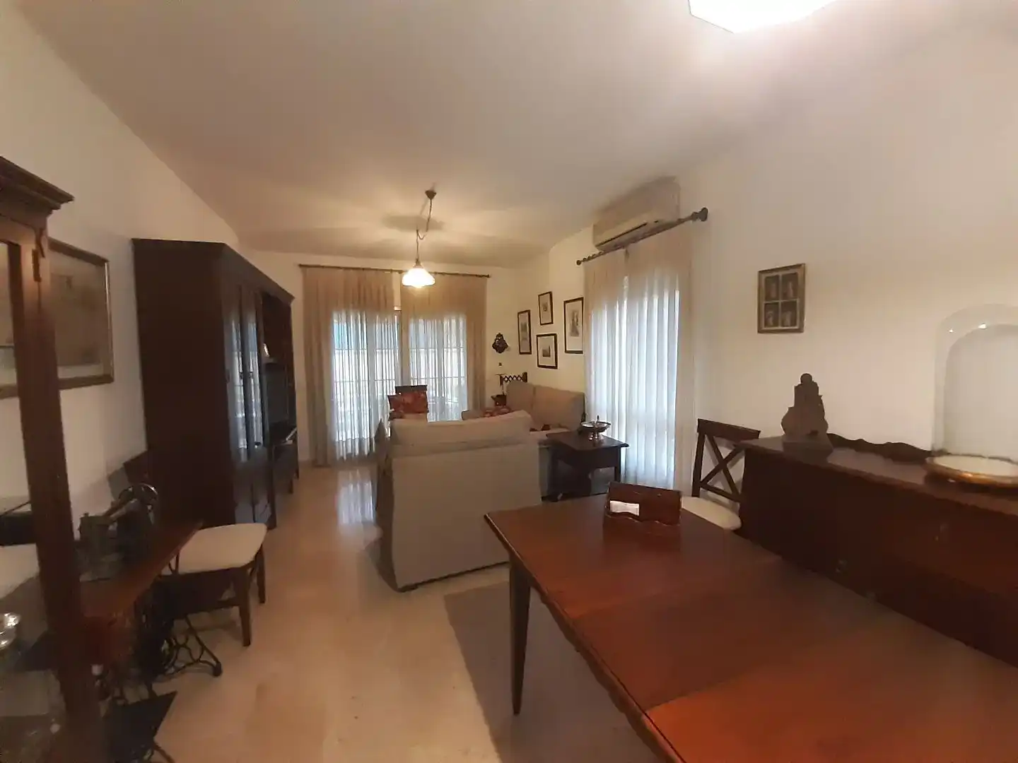 Sala d'estar de Casa o xalet en venda en Espartinas amb Aire condicionat, Jardí privat i Traster