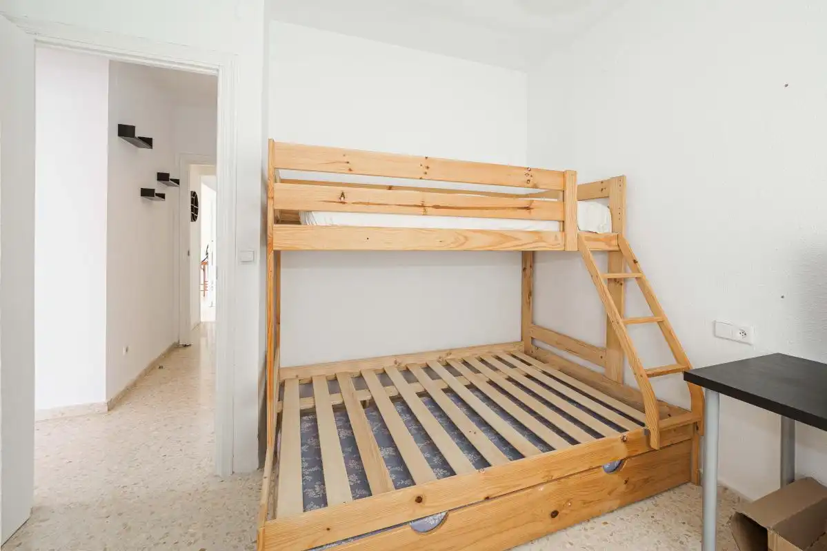 Bedroom of Flat for sale in Camas  with Air Conditioner, Heating and Storage room