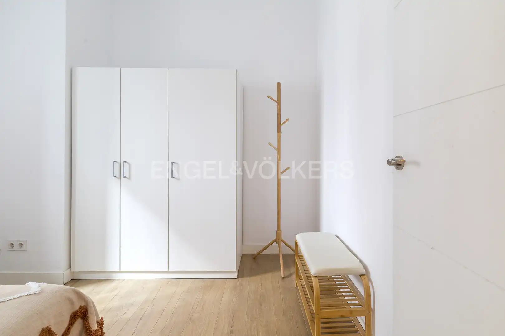 Dormitori de Apartament de lloguer en Madrid amb Aire condicionat, Calefacció i Moblat