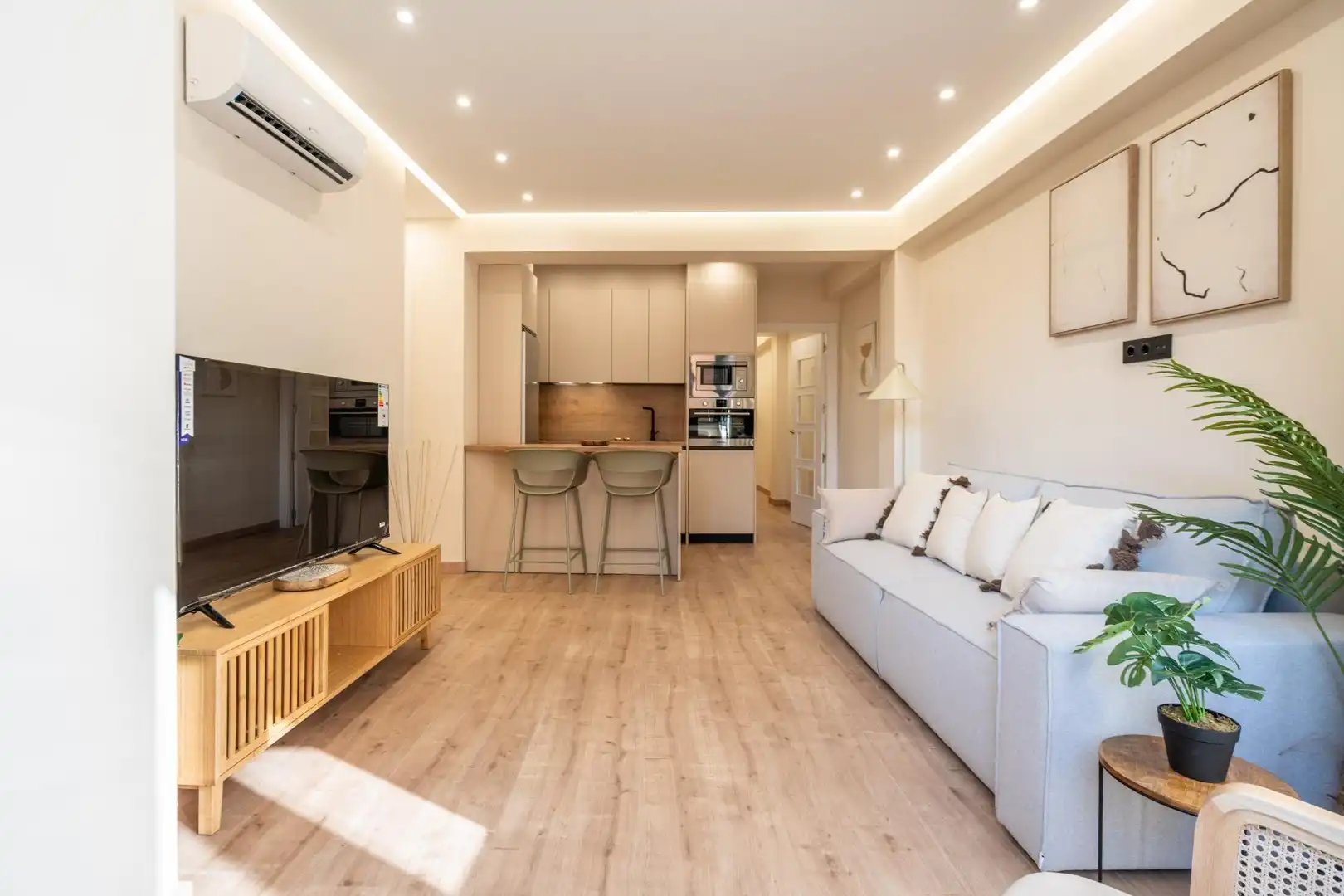 Sala de estar de Piso en venta en Granada con Aire acondicionado, Calefacción y Amueblado