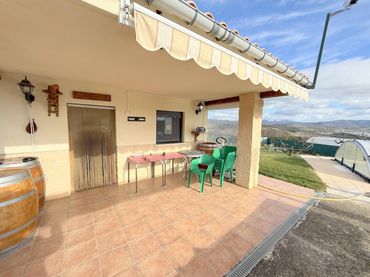 Casa rústica amb jardí en venda a Carretera Carretera Logroño