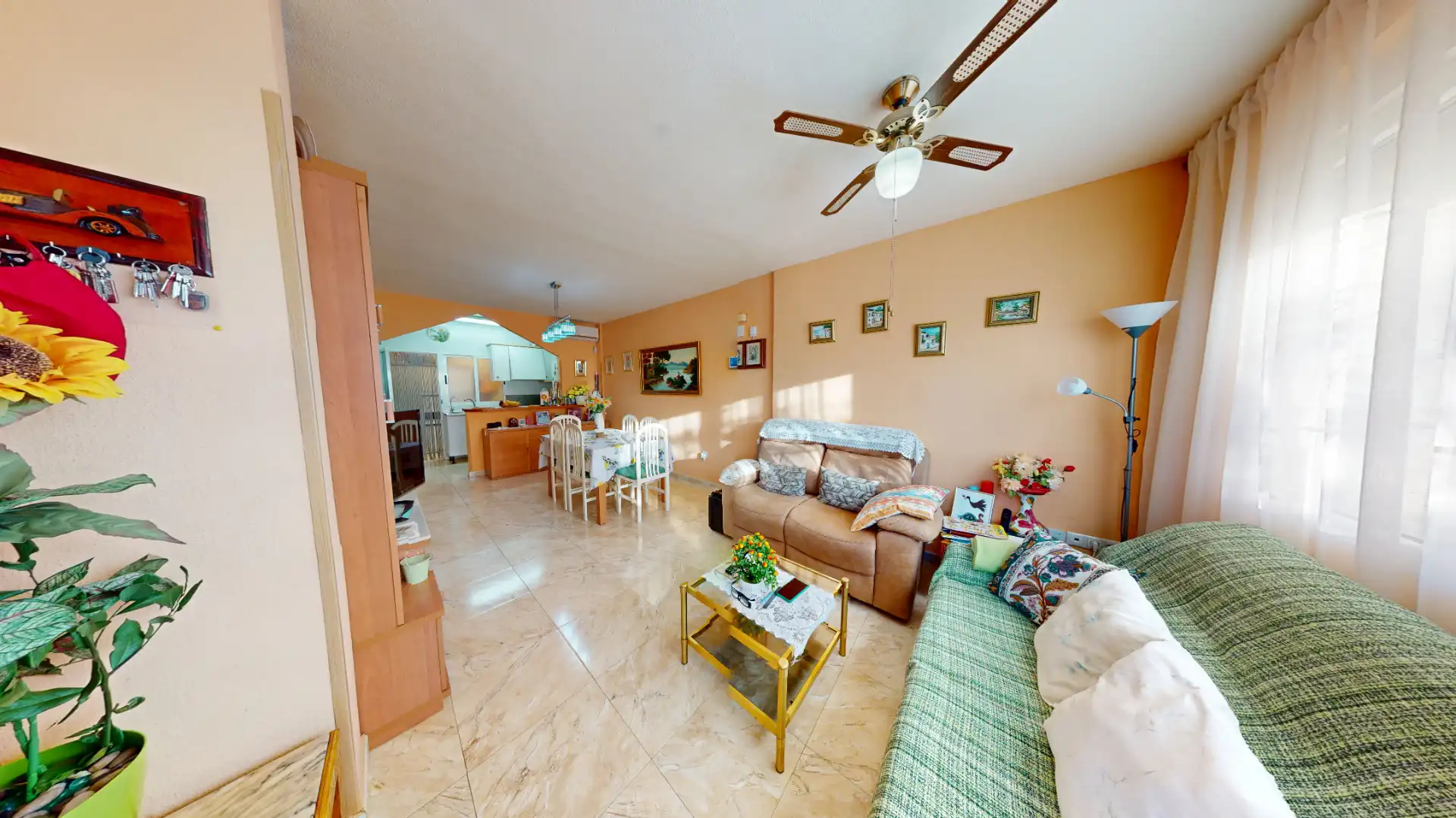 Sala d'estar de Casa adosada en venda en Torrevieja amb Aire condicionat, Calefacció i Terrassa