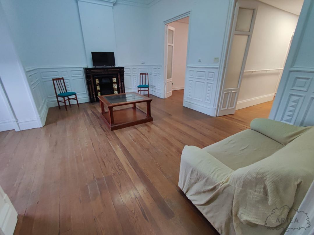 Sala d'estar de Pis de lloguer en Bilbao  amb Calefacció, Forn i Rentadora