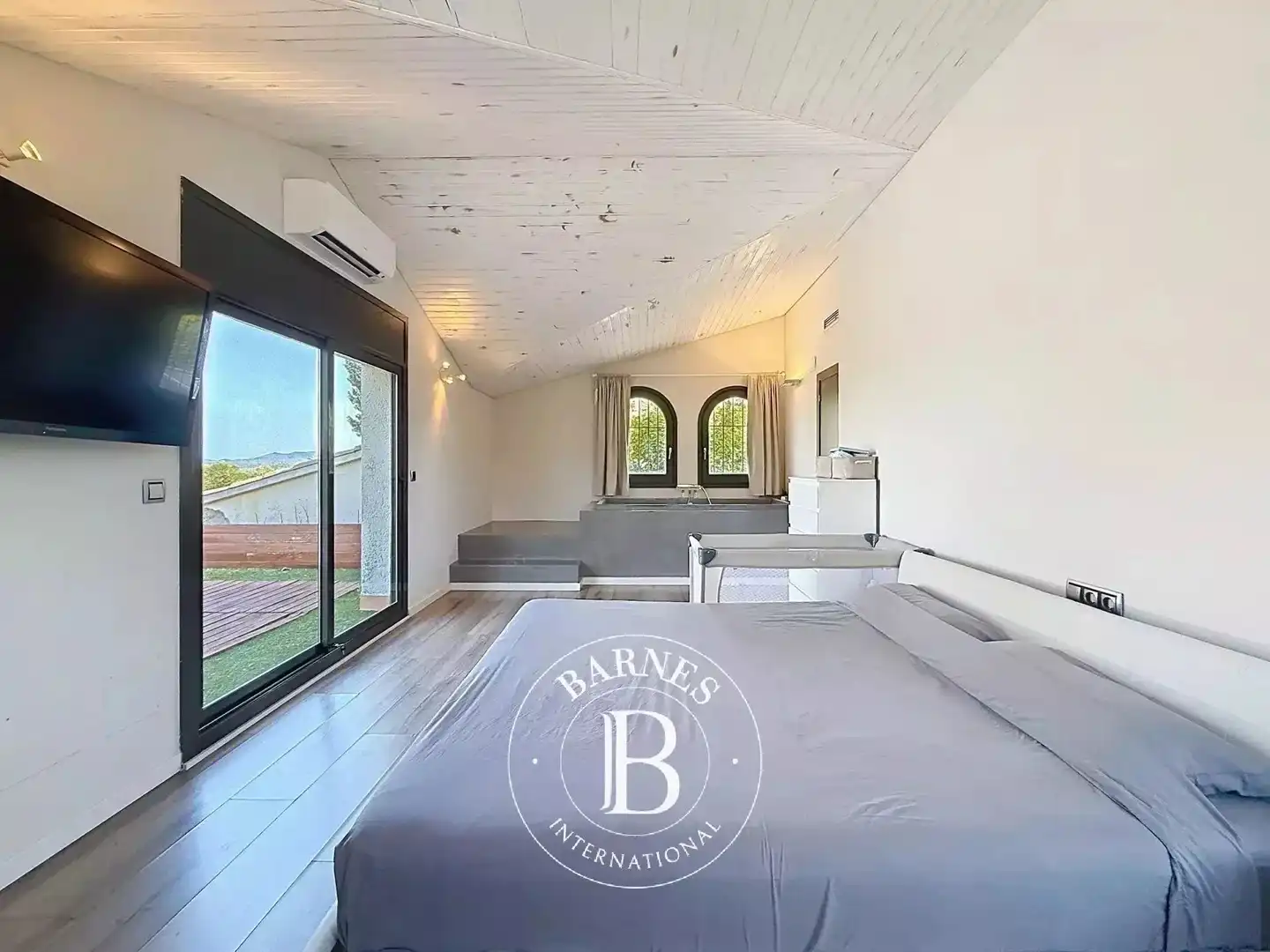 Dormitori de Casa o xalet en venda en Cerdanyola del Vallès amb Aire condicionat, Calefacció i Jardí privat
