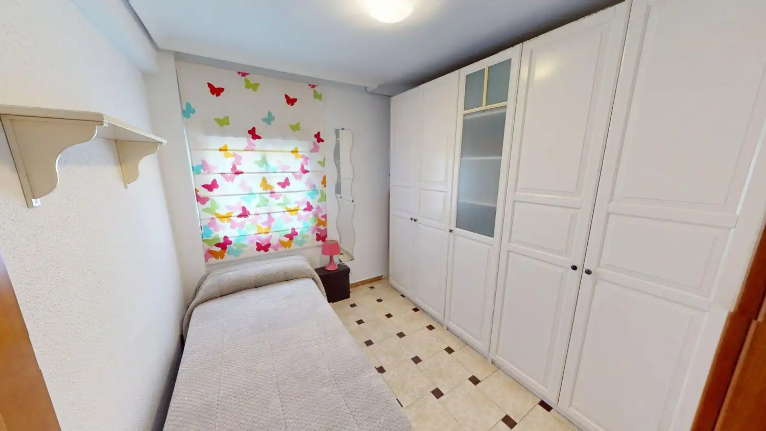 Schlafzimmer von Wohnung zur Miete in Sevilla mit Klimaanlage und Heizung