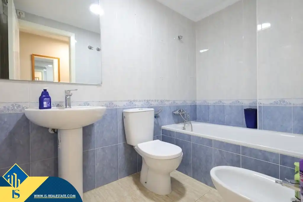 Bathroom of Flat for rent in Orihuela  with Air Conditioner, Terrace and Furnished