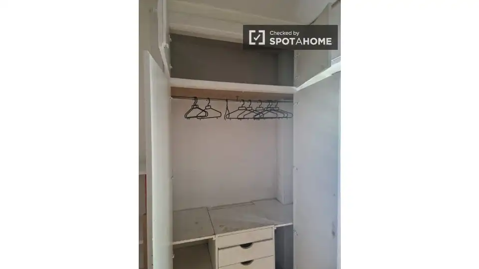Bedroom of Flat for share in Las Rozas de Madrid  with Air Conditioner, Heating and Furnished