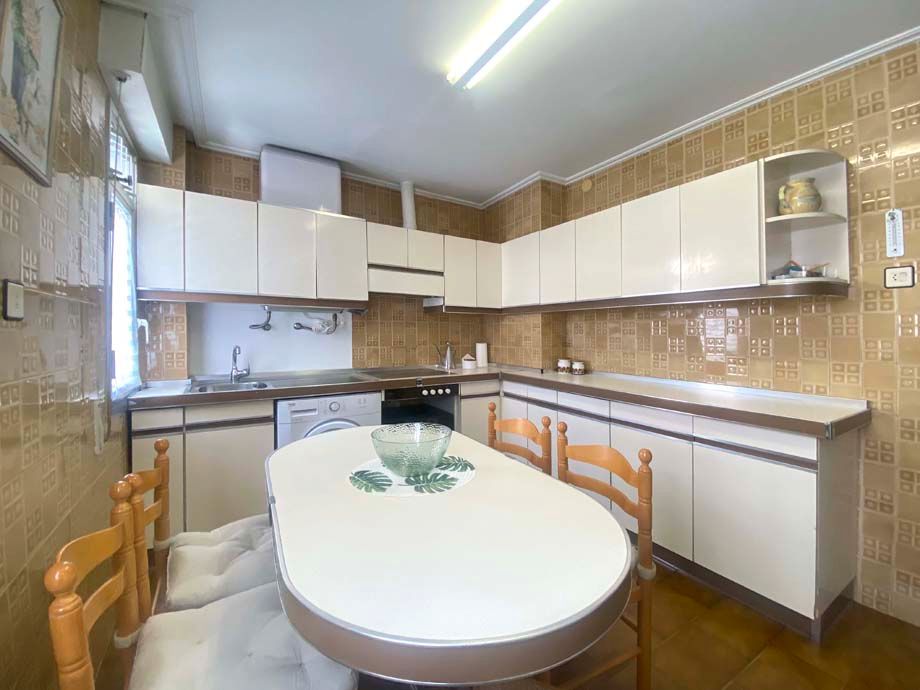 Kitchen of Flat for sale in Vitoria - Gasteiz  with Heating, Parquet flooring and Furnished