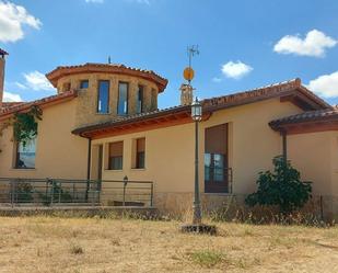 Exterior view of House or chalet for sale in Aranda de Duero  with Heating, Private garden and Storage room