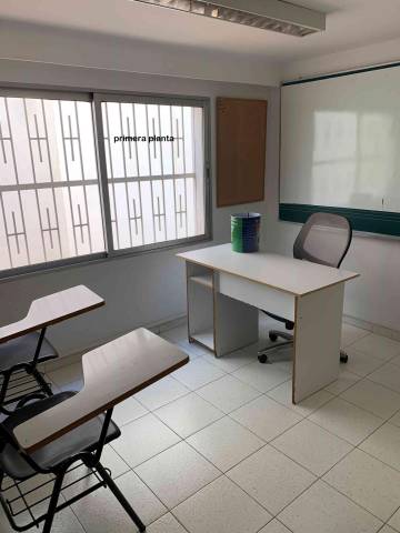 Local comercial en Alquiler en Calle Jacobo de las Leyes, 12 en La Fama