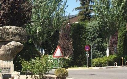 Vista exterior de Pis en venda en Galapagar amb Terrassa i Balcó